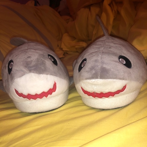 Shark slippers - Picture 1 of 5